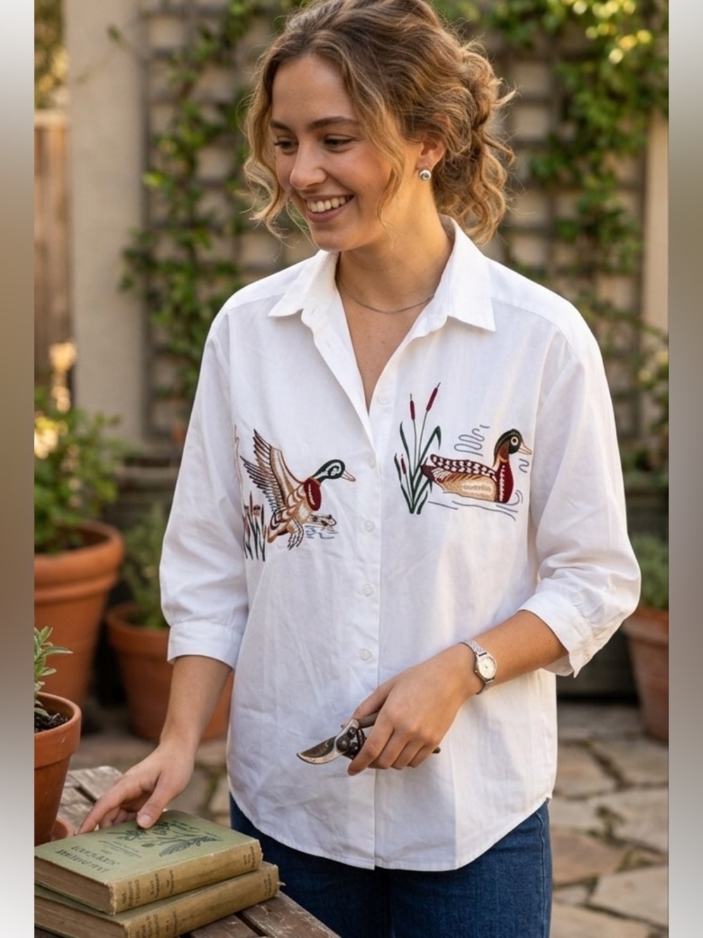 HESS FRACKMANN
Trachten 
White Embroidered Duck Button-Front Blouse